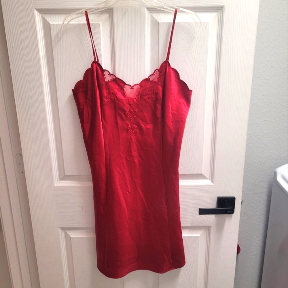 Red Heart, Silky, Sexy, Nighty by Valerie Stevens. sz M